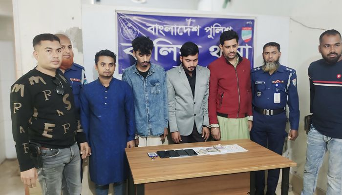 নড়াইলে ডাকাতিকালে এনএসআই সদস্যসহ গ্রেপ্তার ৪ 