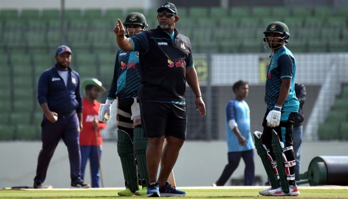 সেন্টার উইকেটে সৌম্যদের অনুশীলন