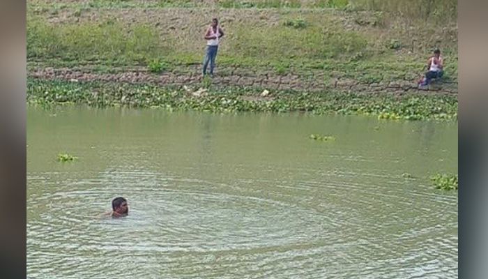 মাঝনদী থেকে গ্রেপ্তার শ্রমিক লীগ নেতা