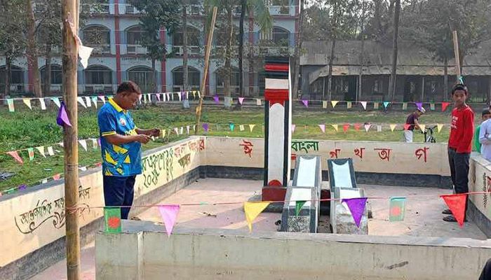 কুমিল্লায় শহীদ মিনার ভাঙচুরের ঘটনায় দুই তদন্ত কমিটি