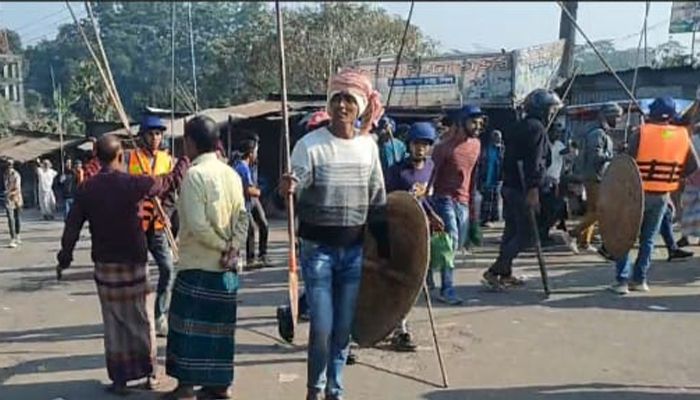 হাতুড়ি দিয়ে পিটিয়ে দুই হাত ভেঙে দিল ইউপি সদস্যের
