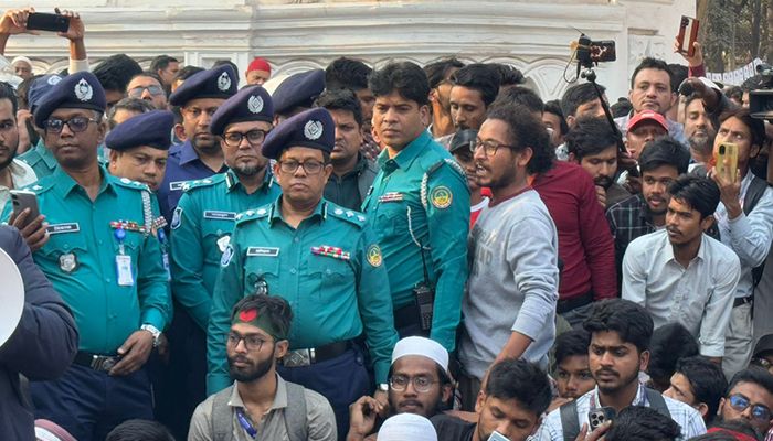 গাজীপুরের ঘটনায় ওসিকে প্রত্যাহারের ঘোষণা, গ্রেপ্তার ১৬