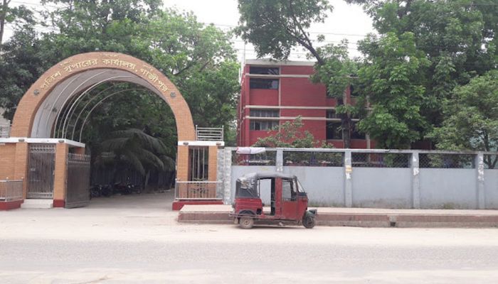 গাজীপুরে গ্রেপ্তার আতঙ্কে পুরুষশূন্য দাক্ষিণখান