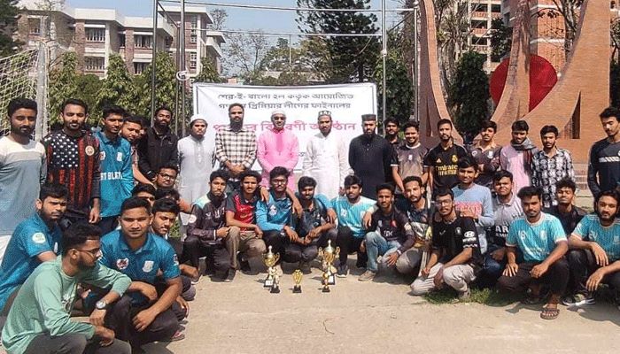 শুক্রবার দুপুরে পবিপ্রবি কেন্দ্রীয় খেলার মাঠে ফাইনাল ম্যাচ হয়। প্রবা ফটো