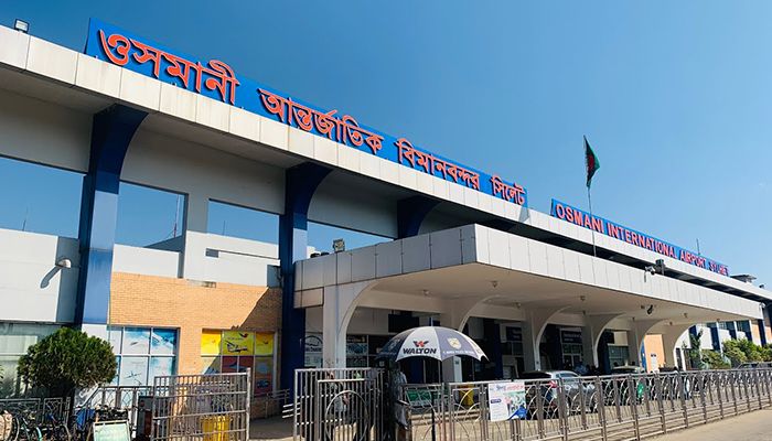 ওসমানী বিমানবন্দরে ১৭ কেজি স্বর্ণসহ দুই যাত্রী আটক
