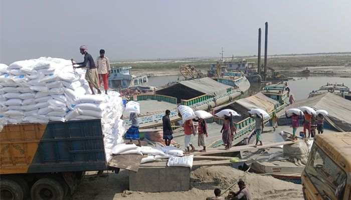  বুধবার নগরবাড়ী ঘাট থেকে তোলা। প্রবা ফটো