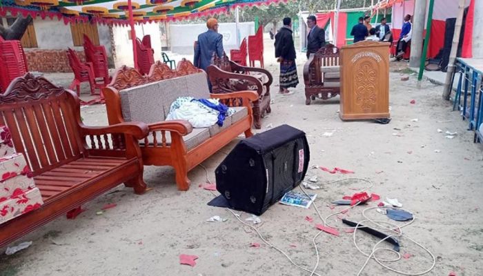নামাজের সময় গান-বাজনার অভিযোগে মহিলা কলেজে হামলা-ভাঙচুর 