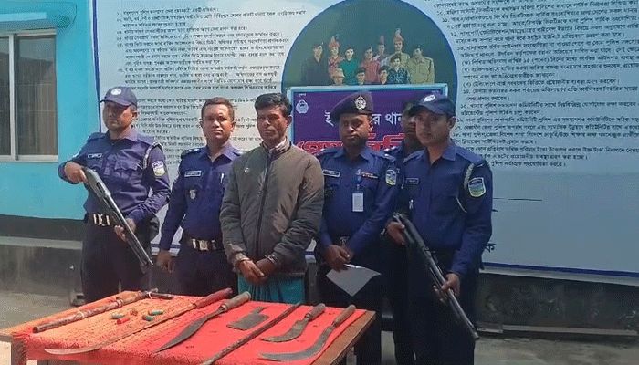 ইসলামপুরে অস্ত্রসহ ডাকাত গ্রেপ্তার