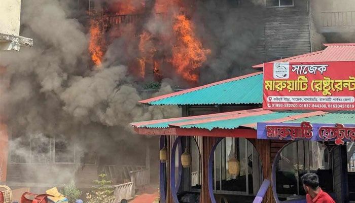 বাঘাইছড়ি উপজেলার সাজেক ভ্যালি পর্যটনকেন্দ্রে ভয়াবহ আগুন। প্রবা ফটো
