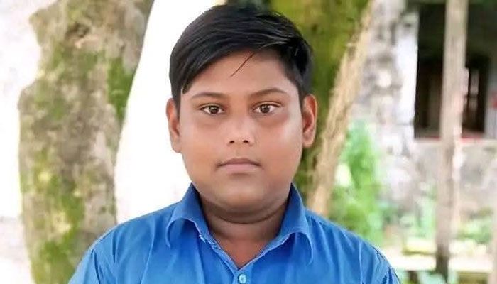 পিকনিকের বাস থেকে মাথা বের করে গাছের সঙ্গে ধাক্কা, প্রাণ গেল স্কুলছাত্রের