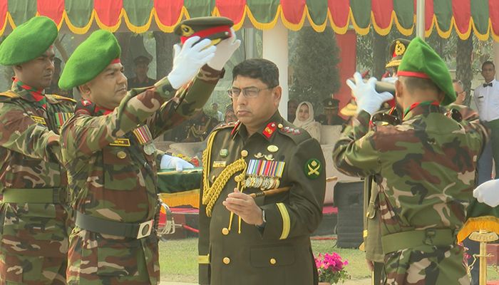 সেনারা দেশের প্রয়োজনে জীবন উৎসর্গ করতে প্রস্তুত থাকবে : সেনাপ্রধান