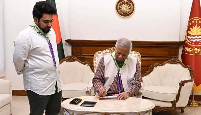 মাতৃভাষা দিবস উপলক্ষে স্মারক ডাকটিকিট অবমুক্ত করলেন প্রধান উপদেষ্টা