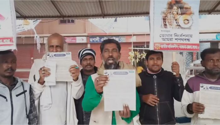 বরগুনায় আওয়ামী লীগের লিফলেট বিতরণ