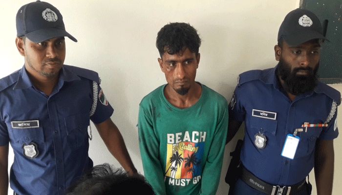 মোংলায় ধর্ষণচেষ্টাকারীকে ধোলাই দিয়ে পুলিশে দিল স্থানীয়রা