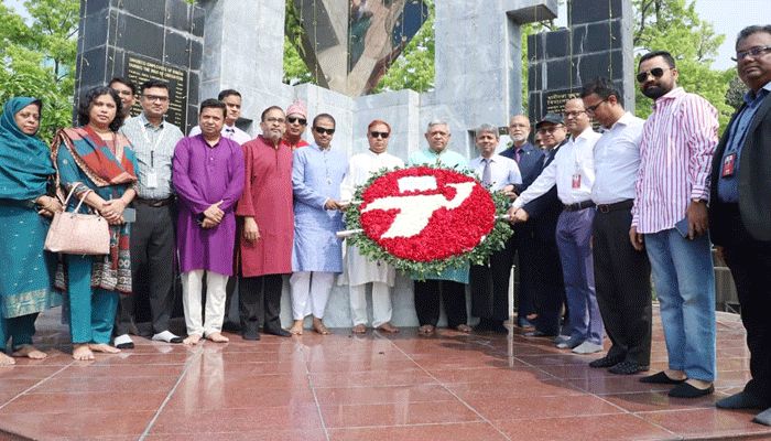 স্বাধীনতা দিবসে শহীদদের প্রতি বিমানের কর্মকর্তা-কর্মচারীদের শ্রদ্ধা