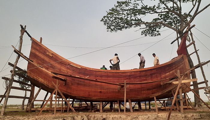 সমুদ্রযাত্রায় মৎস্যজীবীদের প্রস্তুতি