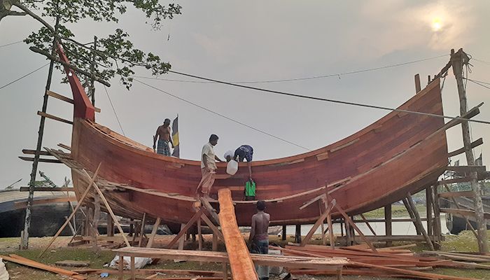 সমুদ্রযাত্রায় মৎস্যজীবীদের প্রস্তুতি