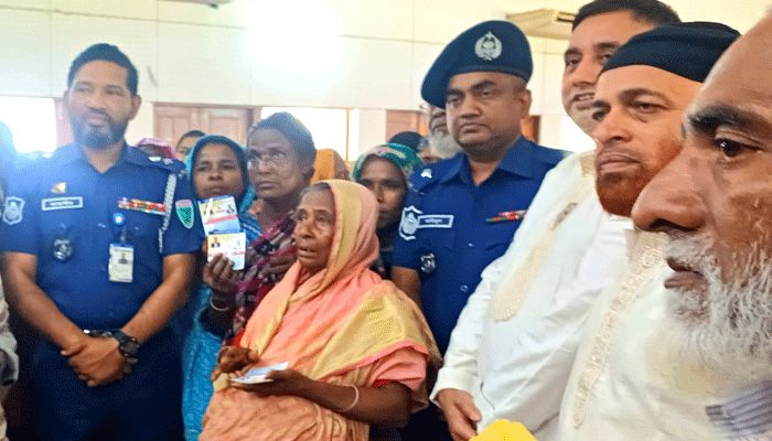 শ্রীমঙ্গলে দরিদ্রদের মাঝে নাগরিক পরিষদের ঈদ উপহার বিতরণ