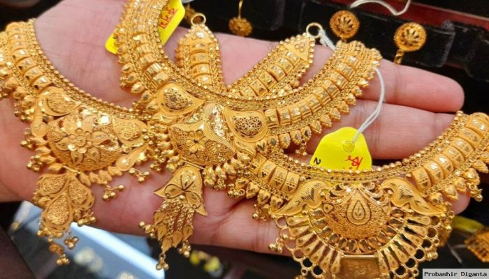 ইতিহাসে প্রথমবার স্বর্ণের দাম আউন্সপ্রতি ৩ হাজার ডলার ছাড়াল