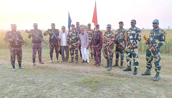 ভারতীয় দুই নাগরিককে পতাকা বৈঠকে ফেরত