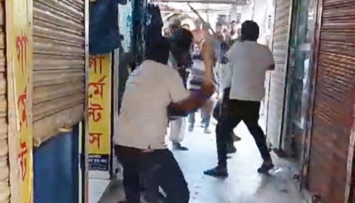 যুবদল নেতাকে পেটালেন জিয়া পরিষদ ও প্রজন্ম দলের নেতা-কর্মীরা