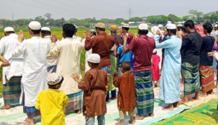বৃষ্টির জন্য কিশোরগঞ্জে ইসতিসকার নামাজ আদায়