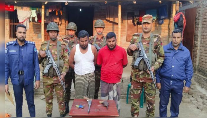 গ্রেপ্তার উপজেলা বিএনপির আহ্বায়ক কমিটির সদস্য রোকনুজ্জামান রোকন ও তার ভাই কাকন। প্রবা ফটো