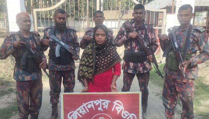 ঝিনাইদহ সীমান্তে ভারতীয় নাগরিকসহ মাদক জব্দ