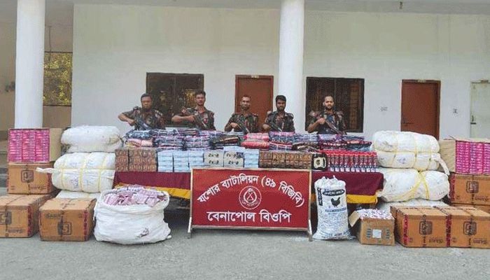 বেনাপোলে ভারতীয় চোরাই পণ্য জব্দ