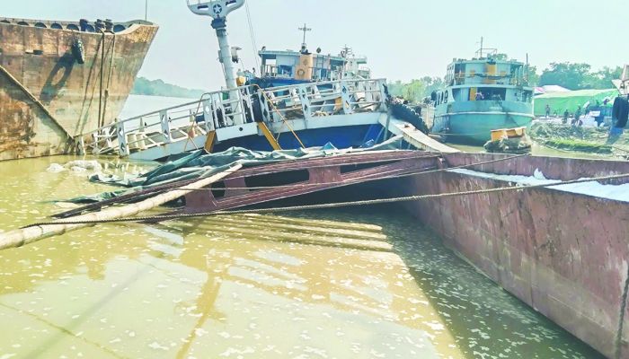 ভৈরব নদে কেন বারবার ডুবছে পণ্যবাহী জাহাজ