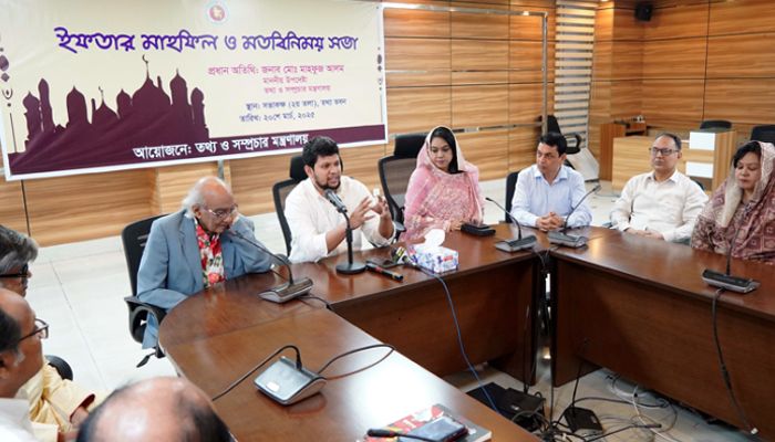 সরকার গণমাধ্যমের নিরপেক্ষ-দায়িত্বশীল ভূমিকা প্রত্যাশা করে : তথ্য উপদেষ্টা