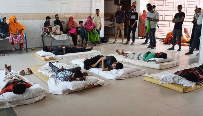 বুধবার সকালে বরুনকান্দি এলাকা থেকে অজ্ঞান অবস্থায় উদ্ধারের পর তাদেরকে হাসপাতালে ভর্তি করা হয়। প্রবা ফটো