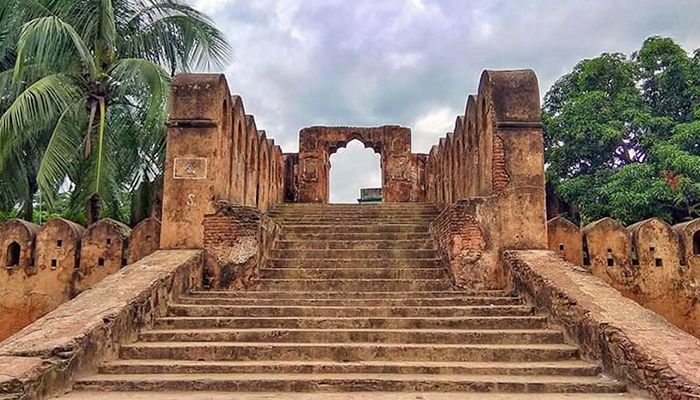 সোনাকান্দা দুর্গ মুঘল আমলে নির্মিত একটি জল দুর্গ
