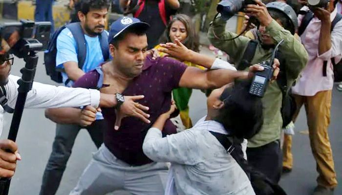 শাহবাগে পুলিশের ওপর হামলার ঘটনায় মামলা