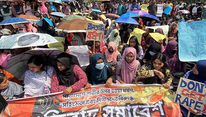ধর্ষকের সর্বোচ্চ শাস্তির দাবিতে রাবিতে ক্লাস-পরীক্ষা বন্ধ ঘোষণা