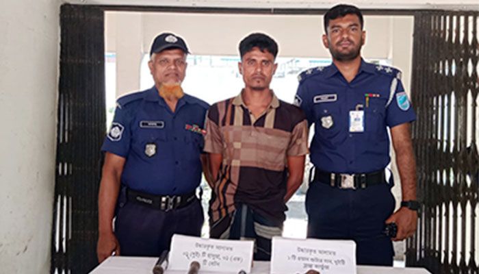 যৌথবাহিনীর অভিযানে অস্ত্র-গুলিসহ গ্রেপ্তার ১