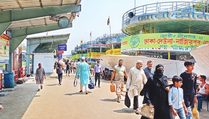 চিরচেনা রূপে ফিরছে সদরঘাট