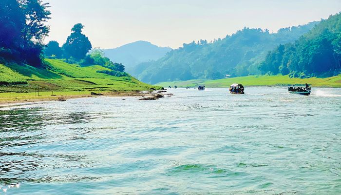 সাঙ্গু নদের বুকে