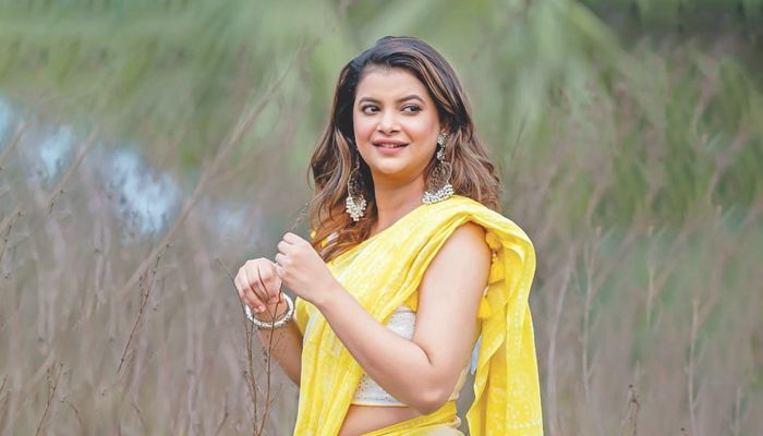 শবনম ফারিয়াকে কু-মন্তব্য করে চাকরি হারালো সেই যুবক