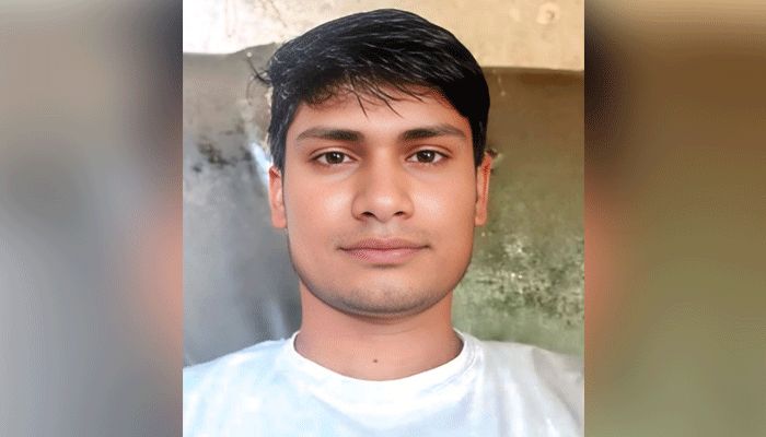 লবণ চাষি মোহাম্মদ শফি আলম। ছবি : সংগৃহীত