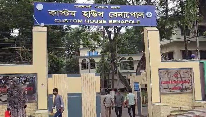 কমেছে আমদানি-রপ্তানি, বেড়েছে রাজস্ব