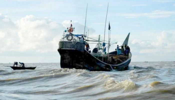 সমুদ্রসীমায় মাছ ধরায় ৫৮ দিনের নিষেধাজ্ঞা