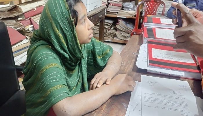 পৈশাচিক নির্যাতনের শিকার ভাগ্নি, মামা-মামি আটক