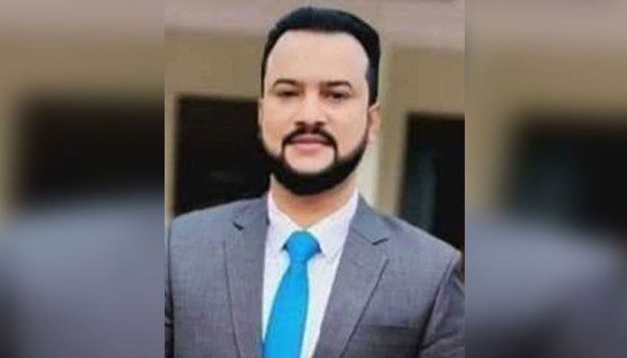 রিকশাচালককে পিটিয়ে বরখাস্ত হলেন সমাজসেবা কর্মকর্তা
