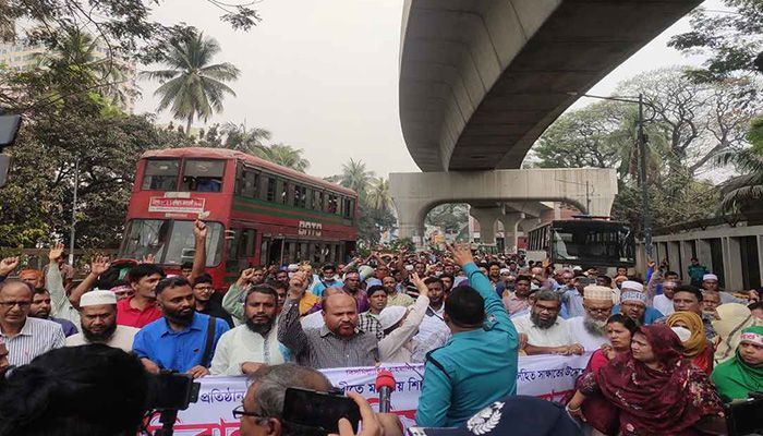 শিক্ষকদের সচিবালয়মুখী পদযাত্রায় পুলিশের বাধা