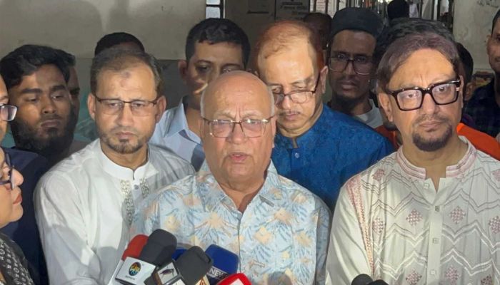লোহাগাড়ায় আহতদের প্রয়োজনে বিদেশ নেবে সরকার