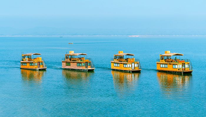 হাওরে হাউসবোট ও জলবিলাস