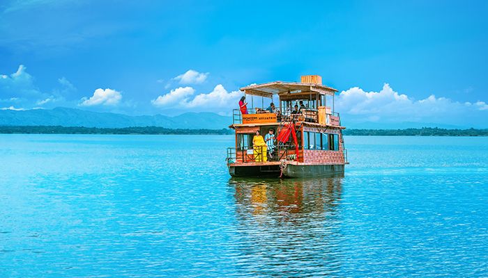 হাওরে হাউসবোট ও জলবিলাস