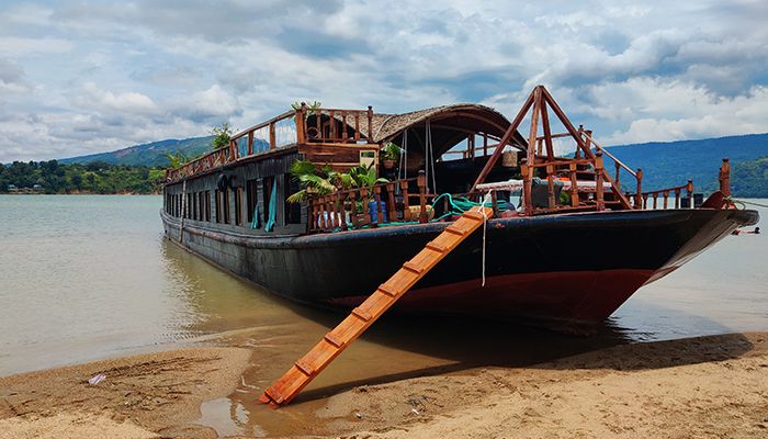 হাওরে হাউসবোট ও জলবিলাস