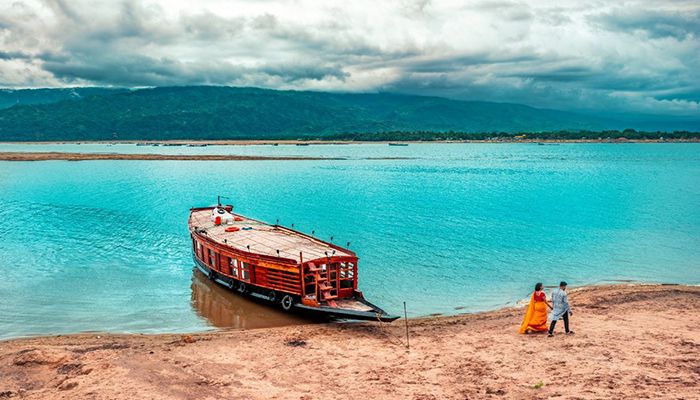 হাওরে হাউসবোট ও জলবিলাস